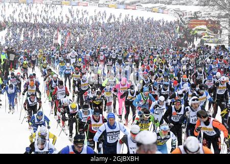 L'inizio della gara di sci di fondo a lunga distanza Vasloppet a Salen, Svezia, il 3 marzo 2019. La gara Vasalopp è lunga 90 km e corre tra Salen e Mora in Svezia. Foto Ulf Palm / TT / Kod 9110 Foto Stock