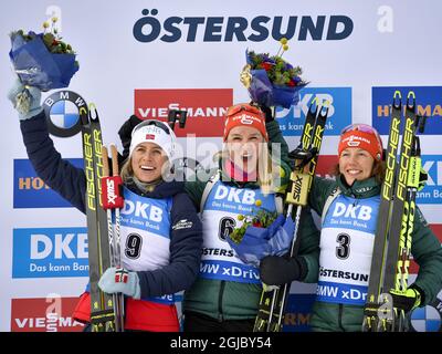 (L-R) secondo classificato Tiril Eckhoff di Norvegia, il vincitore Denise Herrmann di Germania e Laura Dahlmeier di Germania festeggiano sul podio dopo la gara femminile di inseguimento di 10 km ai Campionati mondiali di Biathlon IBU di Oestersund, Svezia, il 10 marzo 2019. Foto: Anders Wiklund / TT / code 10040 Foto Stock