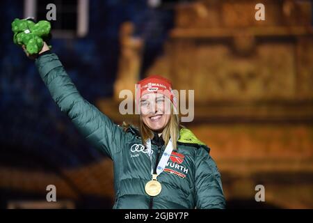 OSTERSUND 20190310 Denise Herrmann di Germania medaglia d'oro sul podio dopo la gara di inseguimento femminile di 10 km al campionato mondiale di biathlon IBU a Oestersund, Svezia, il 10 marzo 2019 Foto Jessica Gow / TT kod 10070 Foto Stock