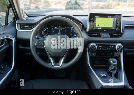 Toyota RAV4 , auto strada, comunicazione stradale, veicolo, trasporto display elettrico quattro ruote comandi al volante cruscotto computore Foto Eric Lund / TT codice 11499 Foto Stock