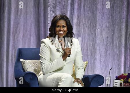 STOCCOLMA 20190410 ex prima signora americana Michelle Obama sul palco a Globen a Stoccolma il 10 aprile 2019 durante il suo tour del libro in Svezia. Foto: Henrik Montgomery / TT / kod 10060 Foto Stock