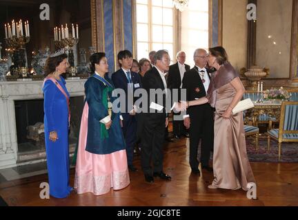 STOCCOLMA 2019-06-14 la regina svedese Silvia, la prima signora della Corea del Sud Kim Jung-sook, il presidente Moon Jae-in e il re svedese Carl Gustaf accolgono gli ospiti in un banchetto di Stato in onore della coppia presidenziale della Corea del Sud al Palazzo reale di Stoccolma, Svezia, il 14 giugno 2019. Il presidente della Corea del Sud Moon Jae-in e la First Lady Kim Jung-sook sono in Svezia per una visita di Stato di due giorni. Foto: Soren Andersson / TT / code 1037 Foto Stock