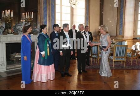 STOCCOLMA 2019-06-14 la regina svedese Silvia, la prima signora della Corea del Sud Kim Jung-sook, il presidente Moon Jae-in e il re svedese Carl Gustaf accolgono gli ospiti in un banchetto di Stato in onore della coppia presidenziale della Corea del Sud al Palazzo reale di Stoccolma, Svezia, il 14 giugno 2019. Il presidente della Corea del Sud Moon Jae-in e la First Lady Kim Jung-sook sono in Svezia per una visita di Stato di due giorni. Foto: Soren Andersson / TT / code 1037 Foto Stock