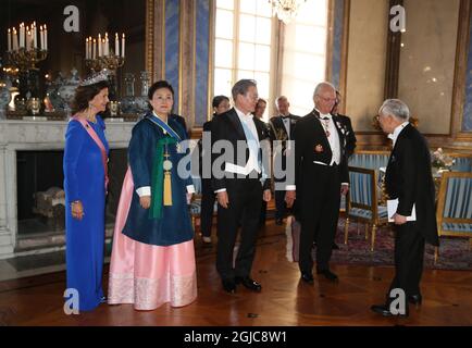 STOCCOLMA 2019-06-14 la regina svedese Silvia, la prima signora della Corea del Sud Kim Jung-sook, il presidente Moon Jae-in e il re svedese Carl Gustaf accolgono gli ospiti in un banchetto di Stato in onore della coppia presidenziale della Corea del Sud al Palazzo reale di Stoccolma, Svezia, il 14 giugno 2019. Il presidente della Corea del Sud Moon Jae-in e la First Lady Kim Jung-sook sono in Svezia per una visita di Stato di due giorni. Foto: Soren Andersson / TT / code 1037 Foto Stock