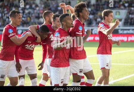 Calvin Stengs di Alkmaar festeggia con Guus Til, Stijn Wuytens, Myron Boadu, Oussama Idrissi e Teun Koopmeiners dopo aver segnato (0-2) durante il secondo turno di qualificazione della UEFA Europa League, seconda partita di calcio tra BK Hacken e AZ Alkmaar (Olanda) alla Bravida Arena di Malmo, 01 agosto 2019. Foto: Thomas Johansson / TT / code 9200 Foto Stock