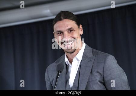 La stella svedese di calcio Zlatan Ibrahimovic durante la cerimonia di inaugurazione di una statua di bronzo di 2,7 m di lui vicino al Malmo Stadium il 08 ottobre 2019. Foto: Johan Nilsson / TT / code 50090 Foto Stock