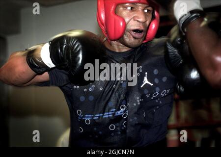 Il pugile americano di pesi massimi Mike Tyson durante la sua sessione di allenamento Foto Stock