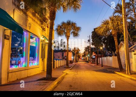 Petronia Street al tramonto a Key West, Florida, USA. Foto Stock