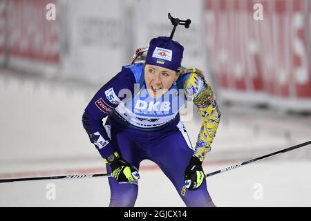 Yuliia Dzima di Ugrow cieli a prendere il secondo posto durante le donne IBU World Cup biathlon 15 km partenza individuale allo Stadio di sci di Ostersund Giovedi 05 dicembre 2019. Foto Fredrik Sandberg / TT kos 10080 Foto Stock