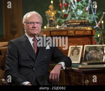 Il re svedese Carl Gustaf si pone per una foto, prima di registrare il suo discorso annuale del giorno di Natale alla nazione, al Castello di Stoccolma, Svezia, il 16 dicembre 2019. Foto: Fredrik Sandberg / TT code 10080 Foto Stock