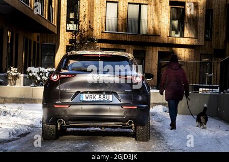 Mazda CX-30 Skyactiv-X Cosmo AWD ?strada, strada, trasporto, comunicazione, veicolo Foto: Pontus Lundahl / TT / kod 10050 Foto Stock