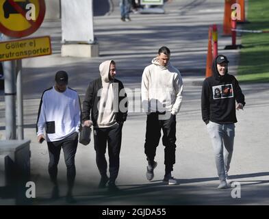 Zlatan Ibrahimovic lascia il campo di calcio di Arsta IP dopo essersi allenato con la squadra svedese Hammarby IF a Stoccolma, Svezia, il 09 aprile 2020. Zlatan Ibrahimovic ha acquistato un quarto delle azioni della squadra di calcio di Stoccolma Hammarby nel novembre 2019. Foto: Henrik Montgomery / TT code 10060 Foto Stock