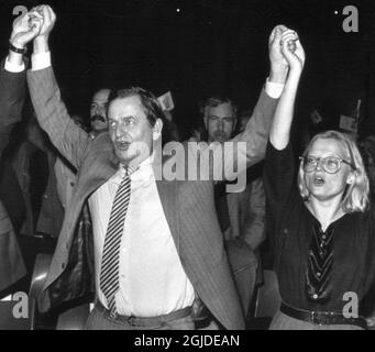 Il procuratore svedese presenterà le conclusioni sull'assassinio di Olof Palme mercoledì 10 giugno 2020. FILE -1984 i socialdemocratici Olof Palme e Anna Lindh insieme nel 1984. Oggi entrambi sono andati. Anna Lindh, allora ministro degli Esteri svedese, è stata assassinata il 11 settembre 2003 e sono passati 25 anni da quando l'ex primo ministro svedese e leader del partito dei socialdemocratici Olof Palme è stato ucciso in via Sveavagen, nel centro di Stoccolma, il 28 febbraio 1986. Foto: Lasse Jansson / SCANPIX codice 22 Foto Stock