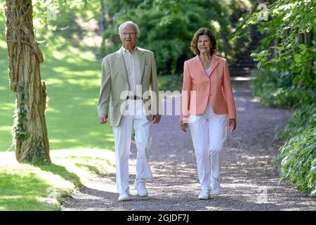 SOLLIDEN 20200627 la coppia reale svedese re Carl Gustaf e la regina Silvia fotografò durante l'inaugurazione della mostra giardino 'Idétradgardar 2020' al palazzo Solliden il 27 giugno in Svezia. Foto: Mikael Fritzon / TT / code 62360 ***SWEDEN OUT*** Foto Stock