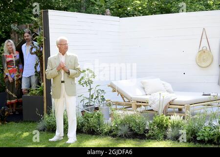 La coppia reale svedese re Carl Gustaf e la regina Silvia ha fotografato durante l'inaugurazione della mostra giardino 'Idétradgardar 2020' al Palazzo Solliden di Oland, Svezia, il 27 giugno 2020. Foto: Mikael Fritzon / TT / code 62360 Foto Stock