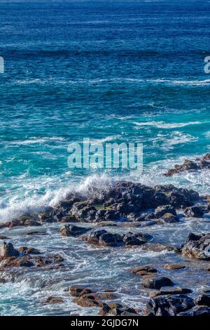 Onde che si infrangono su Hookipa Beach, Maui, Hawaii, USA. Foto Stock