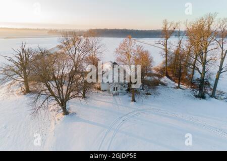 Vista aerea della Pleasant Grove Church all'alba in inverno, Marion County, Illinois. Foto Stock