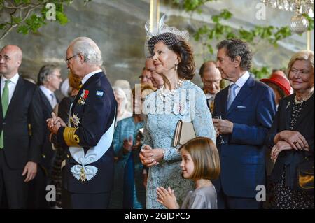 ARCHIVIO il fratello della regina Silvia Walther Ludwig Sommerlath è morto. Morì al Karolinska University Hospital di Huddinge il 23 ottobre dopo un periodo di malattia. DIDASCALIA ORIGINALE: Fredrik Reinfeldt, Re Carl XVI Gustaf, QueenSilvia, Walther L Sommerlath e Ingrid Sommerlath alla reception dopo il cavallo di cavallo della Principessa Leonore al Palazzo Drottningholm di Stoccolma Foto: Jessica Gow / TT / code 10070 Foto Stock