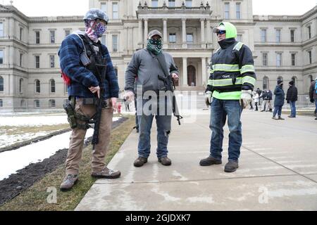 Gli ultimi giorni di Donald Trump. Domenica 17 gennaio 2021 si sono svolte diverse proteste armate in giro per gli Stati Uniti. A Lansing, capitale dello stato del Michigan, i membri del movimento Boogaloo di estrema destra si sono esibiti con armi da fuoco automatiche fuori dall'edificio del Michigan state Capitol. Foto: Nora Savosnick / Aftonbladet / TT code 2512 Foto Stock