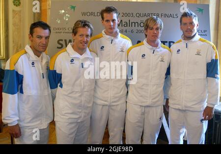 (L-R) la squadra svedese della Coppa Davis; Mats Wilander - Coach, Jonas Bjorkman, Joachim Johansson, Magnus Norman e Thomas Enqvist Foto Stock