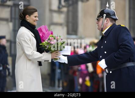 Crown Princess Victoria di Svezia durante la celebrazione del giorno del nome della Crown Princess Victoria presso il cortile del Palazzo reale di Stoccolma, Svezia, Foto Stock