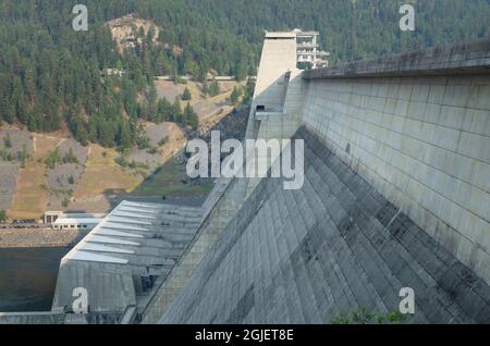 Diga di Libby, che colpisce il fiume Kootenai e che crea il lago Koocanusa nel nord-ovest, Montana. Foto Stock