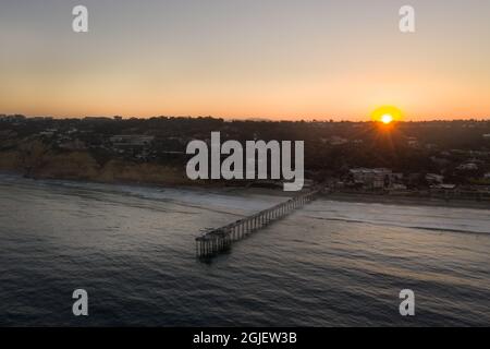 Alba sopra il molo Scripps a la Jolla, San Diego California Foto Stock