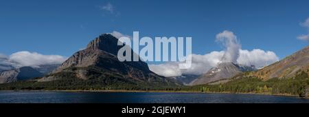 USA, Montana. Grinnell Peak, Mt. Wilbur e Swiftcurrent Lake, Many Glacier, Glacier National Park. Foto Stock