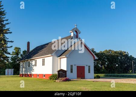 Chiesa luterana di Preston nella valle rurale del fiume Sheyenne vicino a Fort Ransom, Dakota del Nord, Stati Uniti d'America Foto Stock
