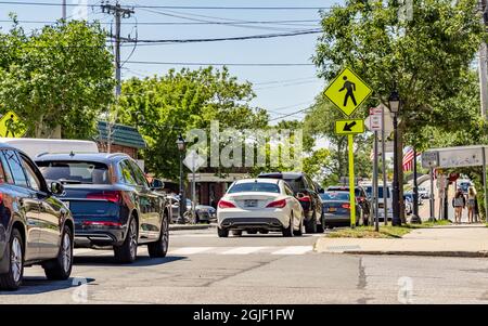 Traffico estivo a Sag Harbor, NY Foto Stock