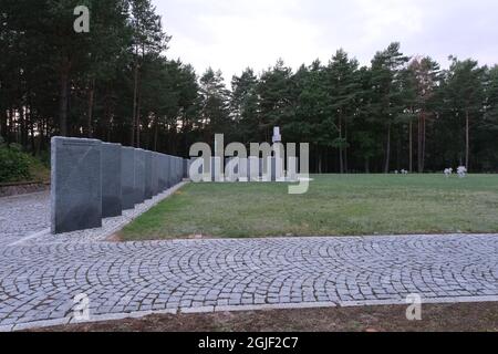 Ilowo-Osada, Polonia - 21 luglio 2021: Cimitero tedesco; sito commemorativo della prima e della seconda guerra mondiale. Estate giorno di sole Foto Stock