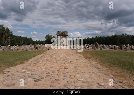 Treblinka, Polonia - 22 luglio 2021: Campo di sterminio Treblinka. Sito commemorativo. Giorno nuvoloso estivo Foto Stock
