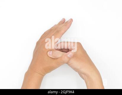 Massaggio a mano da parte del giovane asiatico. Dita e mano comune salute. Isolato su bianco. Foto Stock