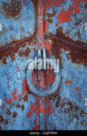 USA, Washington state, Port Townsend, Fort Worden state Park. Anello in metallo ad arco di vecchia barca in metallo. Credit as: Don Paulson / Galleria Jaynes / Danitadel Foto Stock