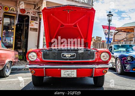 Virginia City, NV - 30 luglio 2021: 1966 Ford Mustang ad una mostra locale dell'automobile. Foto Stock