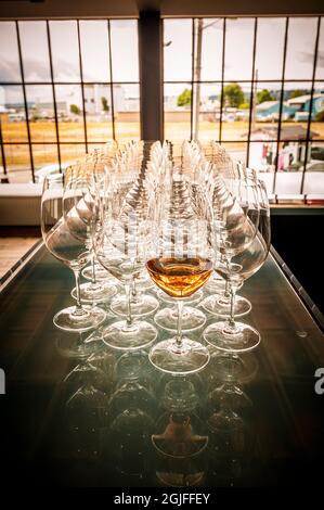 Stati Uniti, Washington state, Seattle. Una mostra di bicchieri vuoti in una cantina di Washington. Foto Stock