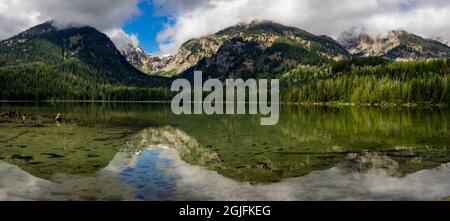 Riflessione panoramica sul lago Bradley, Grand Teton National Park, Wyoming Foto Stock