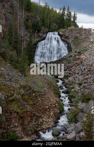 USA, Wyoming. Rustic Falls, parco nazionale di Yellowstone. Foto Stock