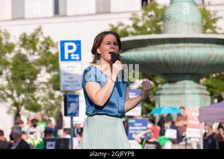 Die Kanzlerkandidatin von Bündnis 90/Die Grünen Annalena Baerbock sricht bei der Großen Wahlkampfkundgebung am 9. Settembre 2021 a München. * il cancelliere candidato per il Partito Verde Annalena Charlotte Alma Baerbock parlare al grande raduno elettorale il 9 settembre 2021 a Monaco, Germania. (Foto di Alexander Pohl/Sipa USA) Credit: Sipa USA/Alamy Live News Foto Stock