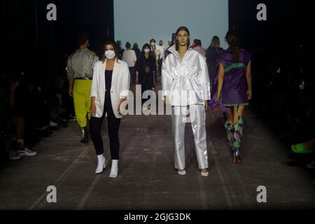 NeoFashion graduates show al MBFW Berlino 2021, 08 settembre 2021, Berlino, Germania Foto Stock