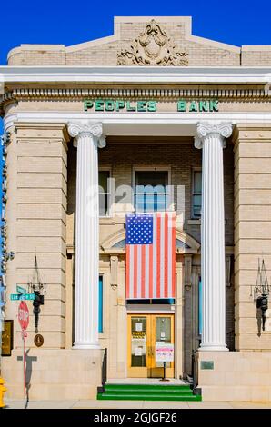 La Peoples Bank è raffigurata all'incrocio tra Lameuse Street e Howard Avenue, 5 settembre 2021, a Biloxi, Mississippi. Foto Stock