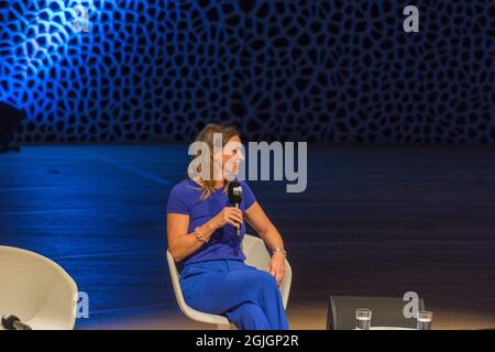 Anja Reschke, Sebastian Krumbiegel, Buch COURAGE; Harbour Front Sounds, Amburgo, HafenCity, Platz der deutschen Einheit, Kehrwiederspitze, Elbphilhar Foto Stock