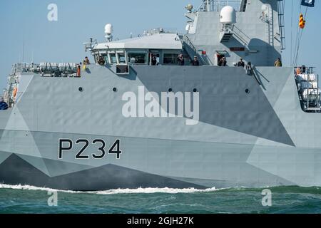 HMS Spey (P234) in partenza da Portsmouth, Regno Unito il 7 settembre 2021 per essere dispiegato nella regione Indo-pacific per i prossimi cinque anni. Foto Stock
