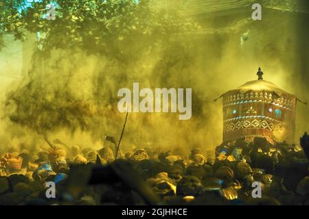 Festival annuale di Pattankodoli Haldi, a Kolhapur, India. Foto Stock