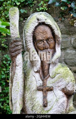 Figura di monaco di legno intagliato alla Cattedrale di Hereford Inghilterra UK Foto Stock