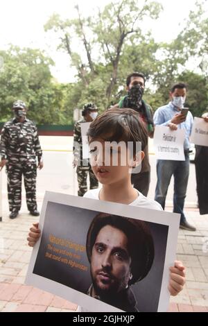 New Delhi, India. 10 Settembre 2021. Un gruppo di cittadini afghani che vivono a Nuova Delhi protestano contro il coinvolgimento delle agenzie di intelligence pakistane con i governanti talebani per le loro atrocità contro le donne. (Foto di Sondeep Shankar/Pacific Press) Credit: Pacific Press Media Production Corp./Alamy Live News Foto Stock