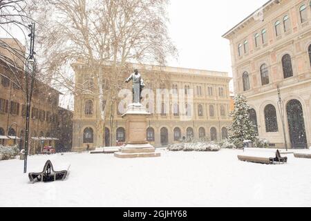 Bologna, Italia. 01 marzo 2018. Una visione generale di Piazza Minghetti a seguito di pesanti nevicate a Bologna, Italia. La "bestia dall'Oriente", un insolito Foto Stock