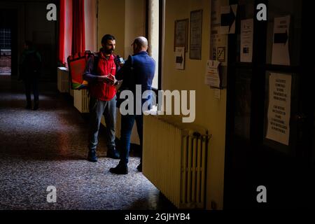 Bologna, Italia 15 aprile 2018. Si è svolta a Bologna la prima assemblea nazionale di ciclisti italiani della compagnia di distribuzione online di prodotti alimentari. L'asse Foto Stock