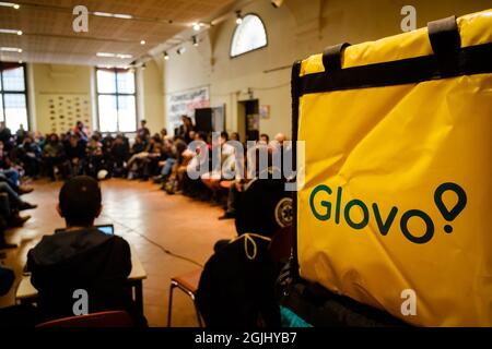 Bologna, Italia 15 aprile 2018. Si è svolta a Bologna la prima assemblea nazionale di ciclisti italiani della compagnia di distribuzione online di prodotti alimentari. L'asse Foto Stock