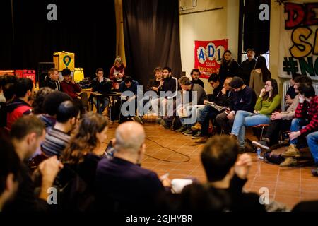 Bologna, Italia 15 aprile 2018. Si è svolta a Bologna la prima assemblea nazionale di ciclisti italiani della compagnia di distribuzione online di prodotti alimentari. L'asse Foto Stock